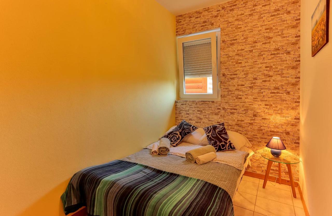 Apartments Dora Victoria Dream Medulin Exterior foto