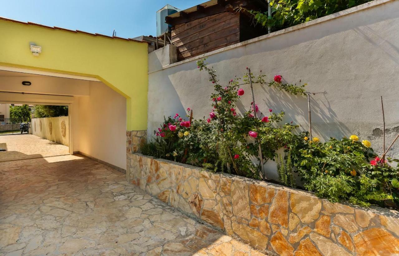 Apartments Dora Victoria Dream Medulin Exterior foto